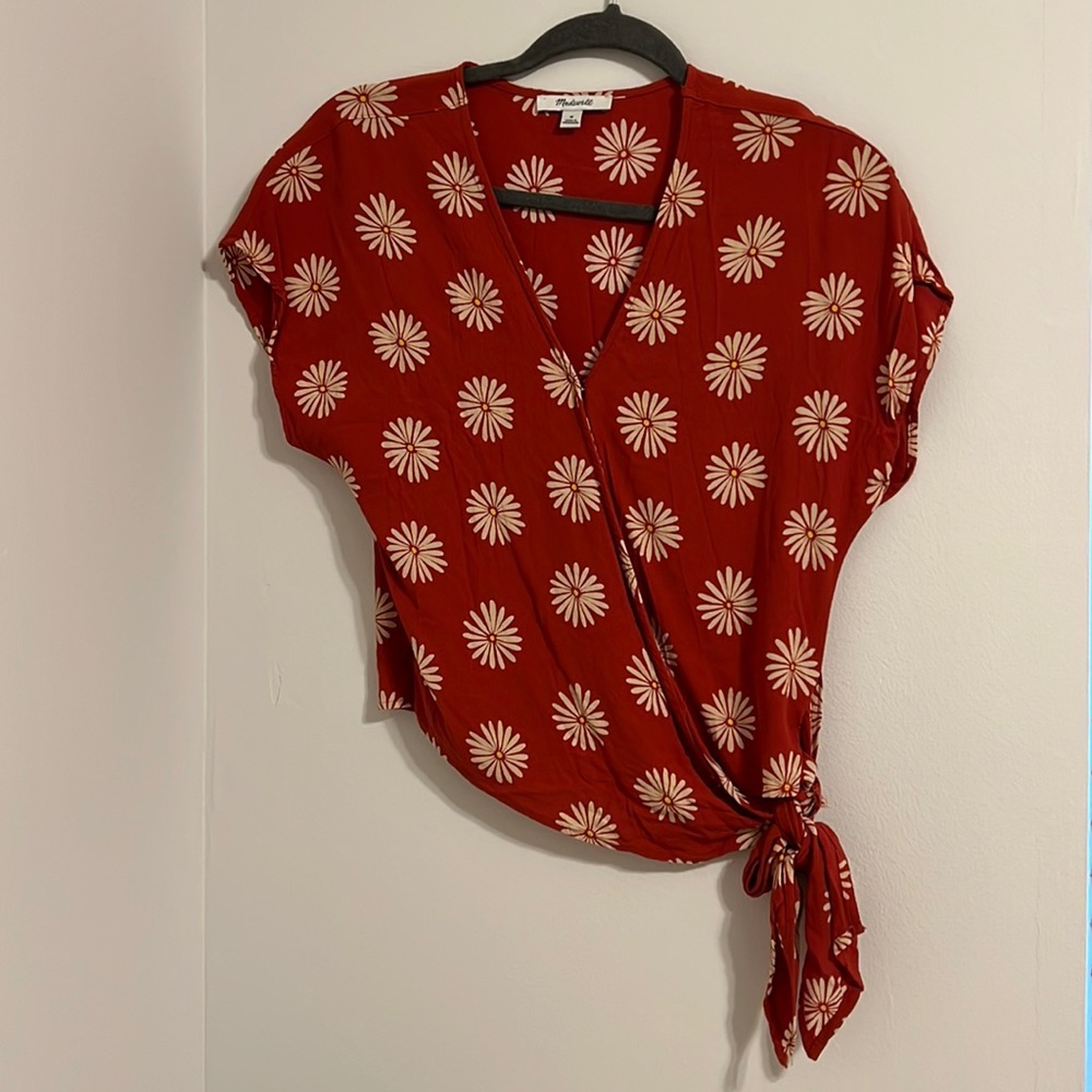 Madewell Sash-Tie Wrap Top in in Daisy Daydream / MEDIUM /